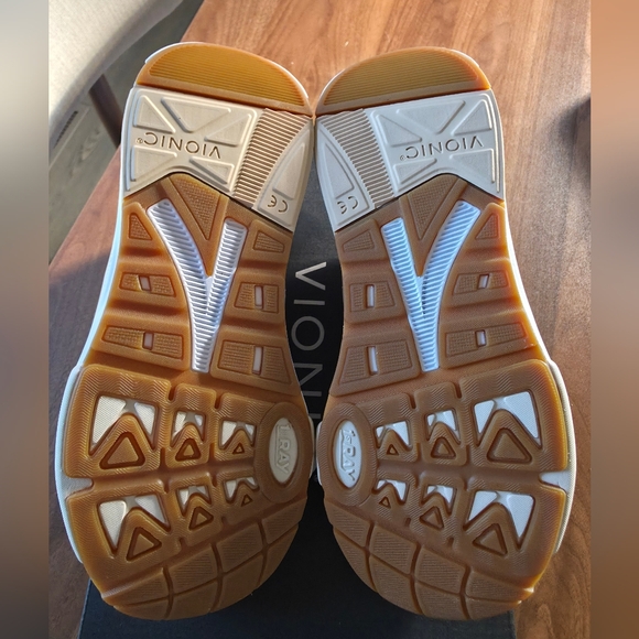 Vionic - Walk Strider - New With Box - Picture 3 of 11